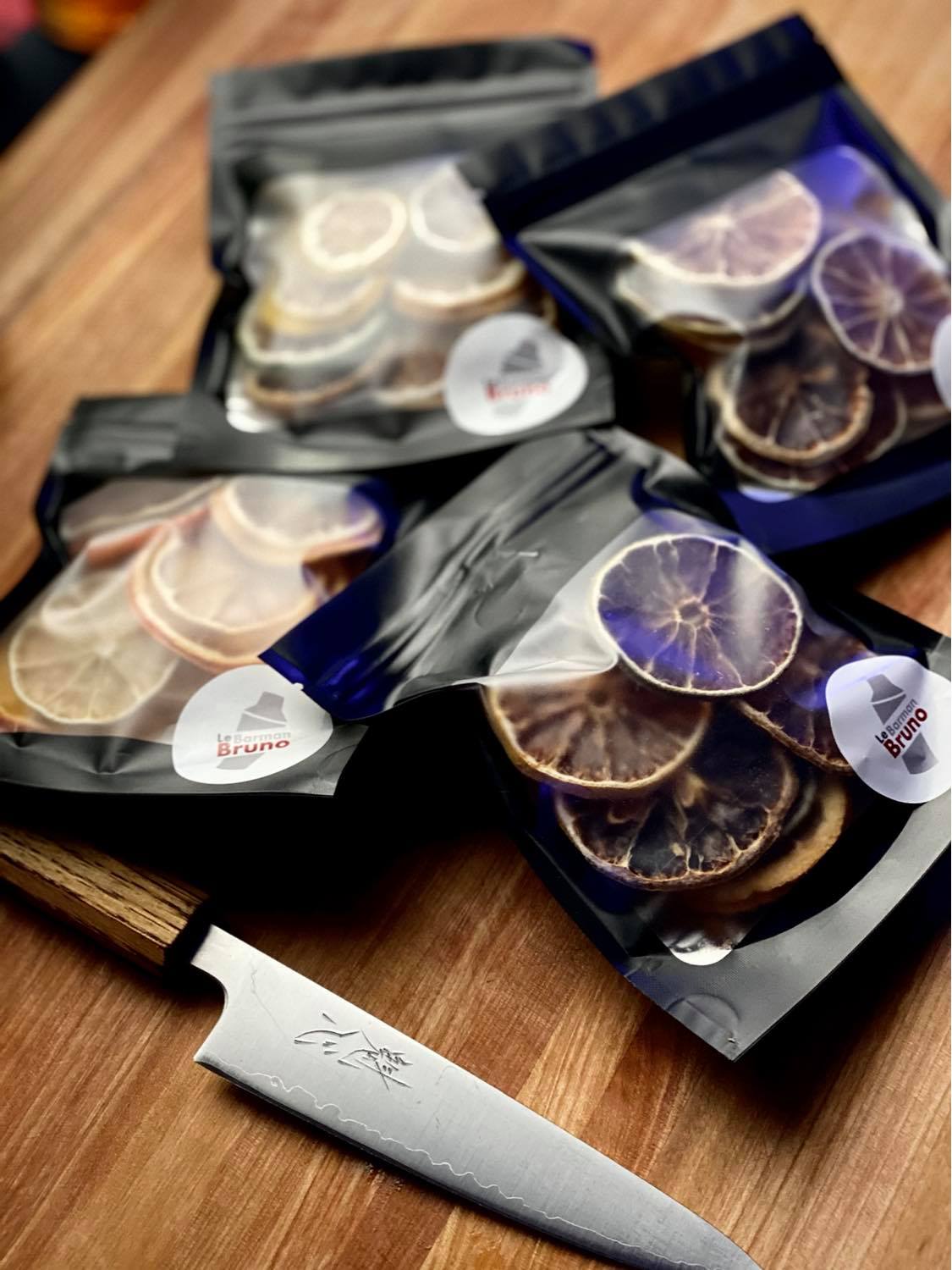 Fruits déshydratés assortis pour garnir les cocktails